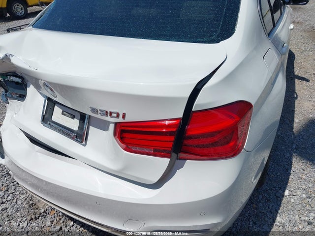 WBA8B9C36HK885180 BMW 2017
