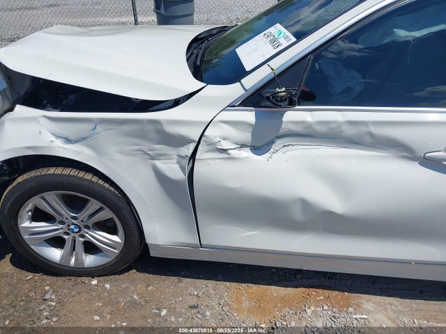 WBA8B9C36HK885180 BMW 2017