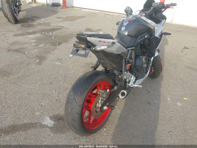 JS1EM13B1R7102337 Suzuki Fra1