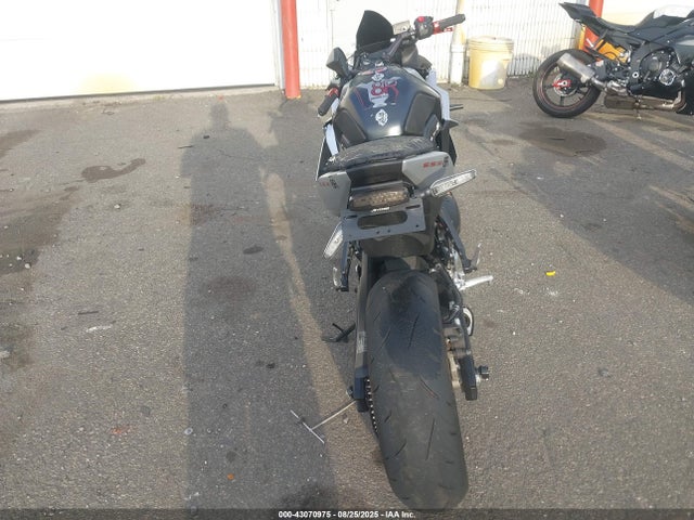 JS1EM13B1R7102337 Suzuki Fra1