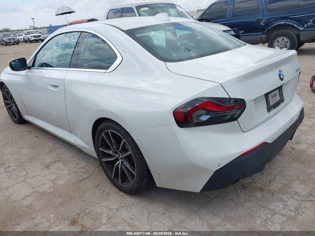 2022 BMW 230 3MW23CM01N8C61031 Photo 2