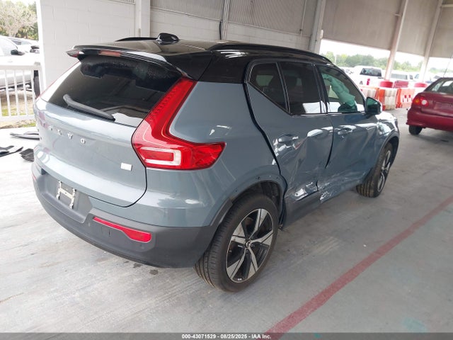 2021 VOLVO XC40 RECHARGE PURE ELECTRIC YV4ED3UR1M2528951 Photo 3