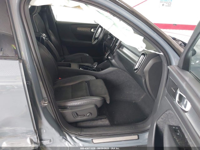 2021 VOLVO XC40 RECHARGE PURE ELECTRIC YV4ED3UR1M2528951 Photo 4