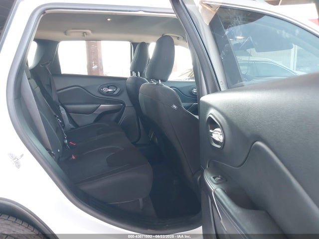 1C4PJLCB0KD171658 Jeep Cherokee