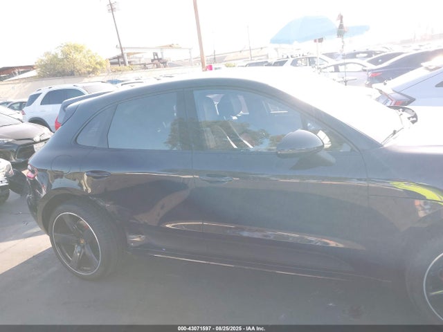 Porsche Macan 2017 WP1AB2A52HLB14143 Image 14