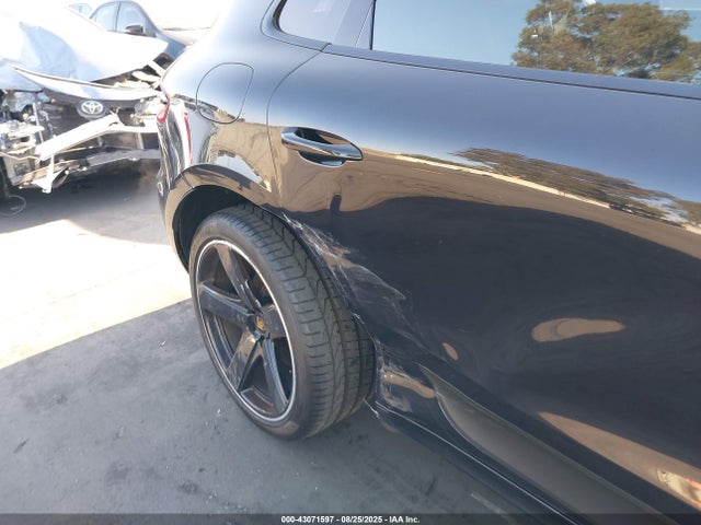 Porsche Macan 2017 WP1AB2A52HLB14143 Image 6