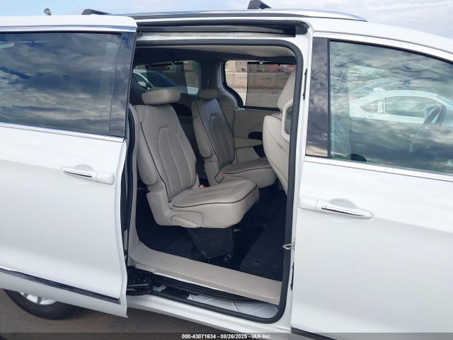 Chrysler Pacifica 2020 2C4RC1GG4LR284542 Image 8