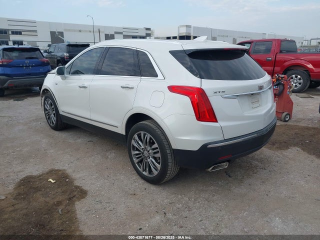2018 CADILLAC XT5 1GYKNERS4JZ219479 Photo 2
