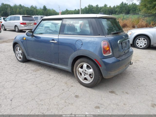 2010 MINI COOPER WMWMF3C51ATZ22976 Photo 2