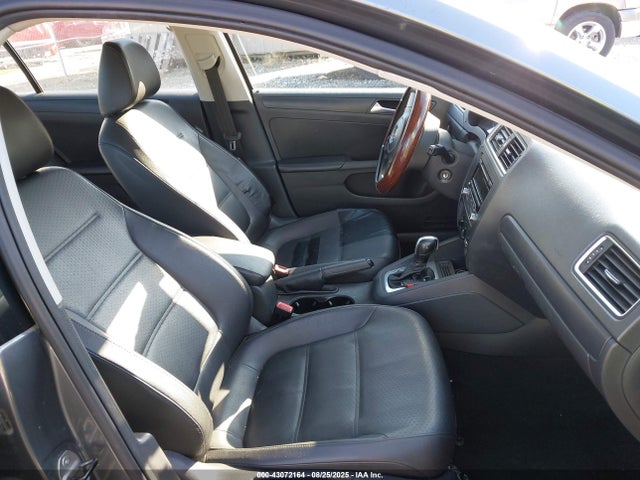 3VWD17AJ9EM418881 Volkswagen Jetta