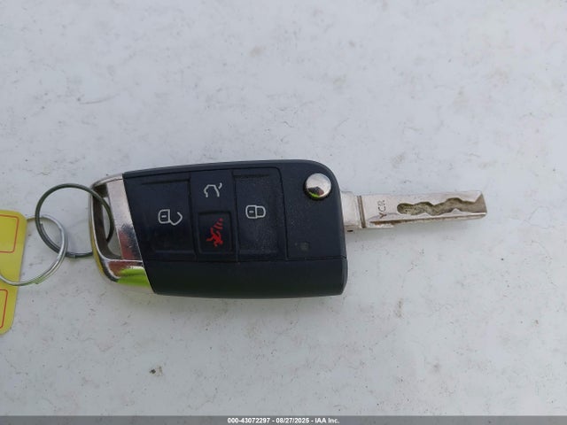 3VWTT7AU6FM074105 Volkswagen 2015