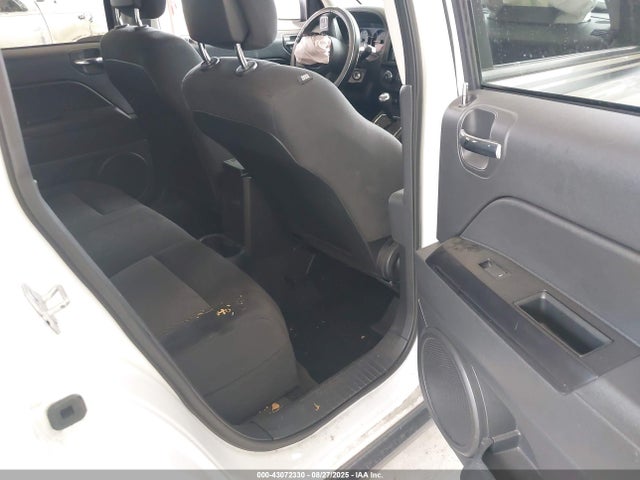 1C4NJDBB9GD756048 Jeep Compass