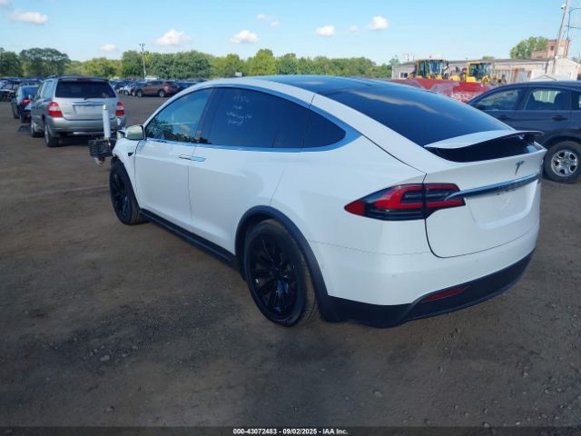 2017 TESLA MODEL X 5YJXCDE27HF040404 Photo 2