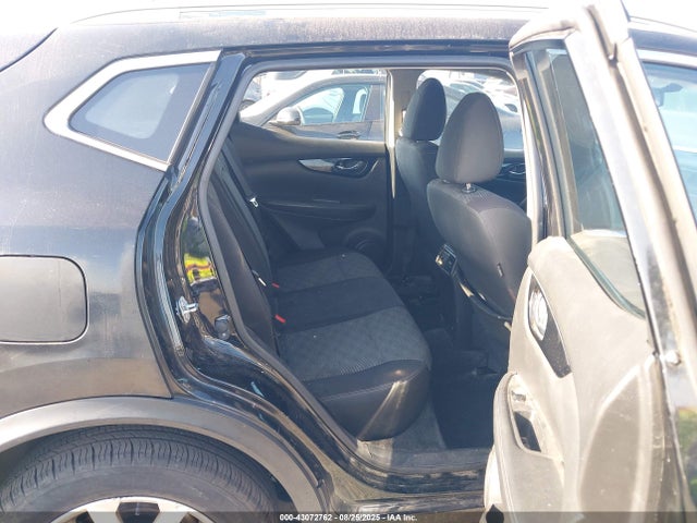 JN1BJ1CR6HW141561 Nissan 2017