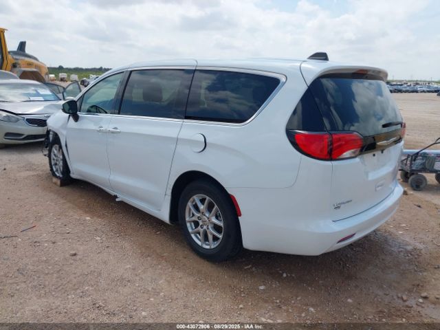 2023 CHRYSLER VOYAGER 2C4RC1CG9PR525801 Photo 2