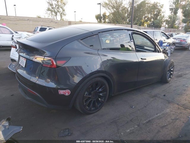 Tesla Model Y 2024 7SAYGDED3RF018527 Image 4