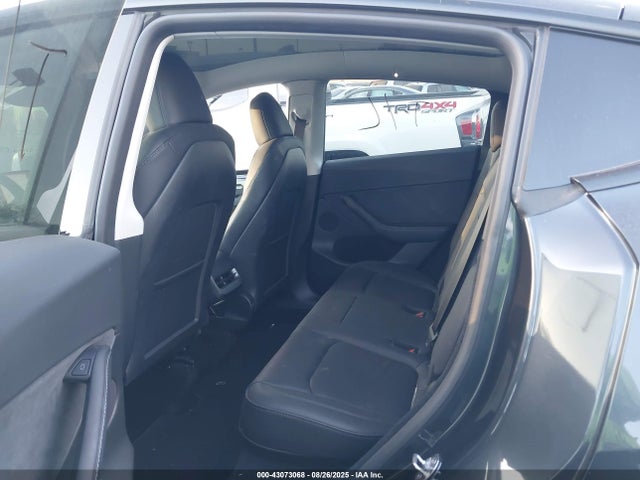 Tesla Model Y 2024 7SAYGDED3RF018527 Image 8