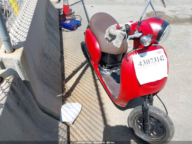 Honda NCW50 2024 JH2AF7717RK701475 Image 2