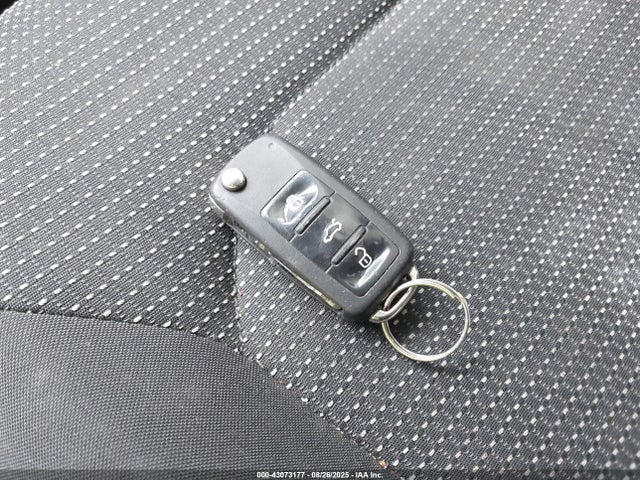 1VWAT7A39GC038085 Volkswagen 1.8t
