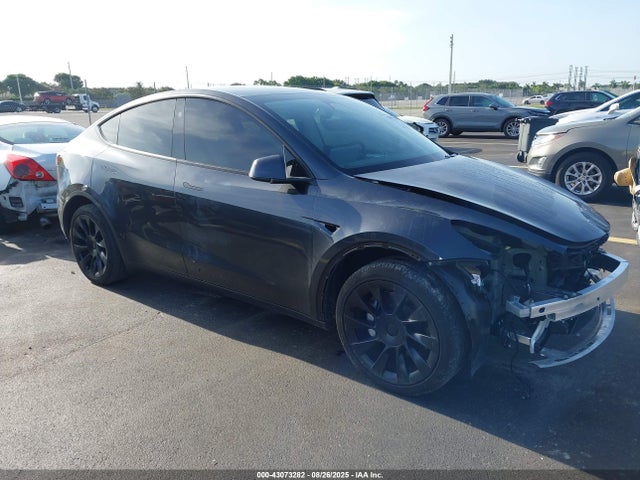 2024 TESLA MODEL Y 7SAYGDEE3RA218510 Photo 0