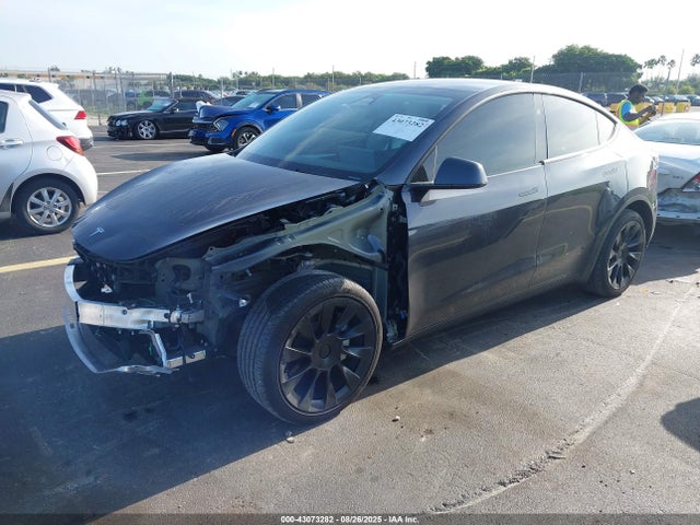 2024 TESLA MODEL Y 7SAYGDEE3RA218510 Photo 1
