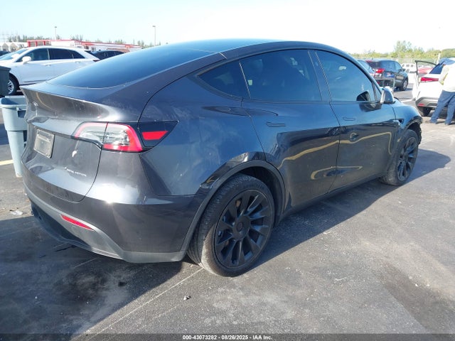 2024 TESLA MODEL Y 7SAYGDEE3RA218510 Photo 3