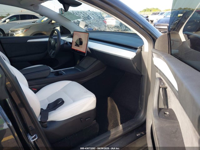 2024 TESLA MODEL Y 7SAYGDEE3RA218510 Photo 4