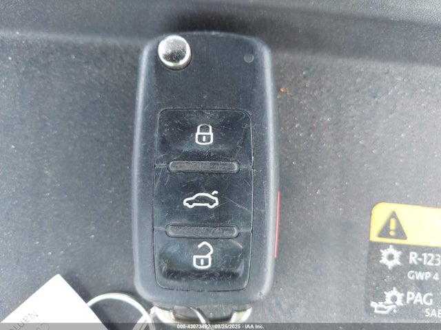 1VWBA7A38JC015592 Volkswagen tsi