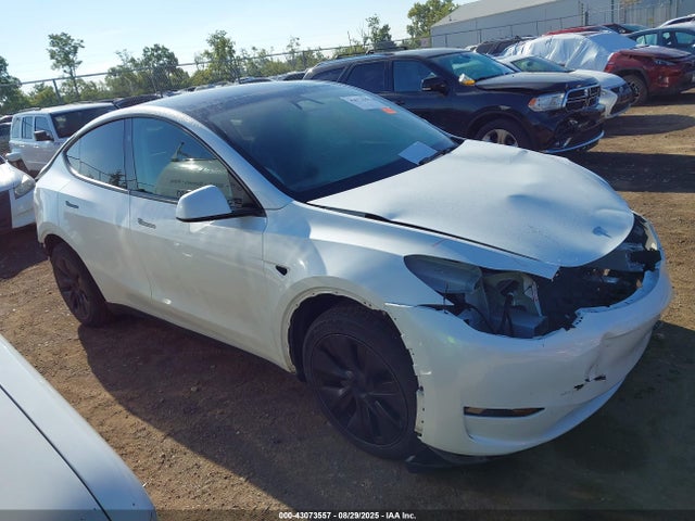 7SAYGDED0SF255028 Tesla Model Y