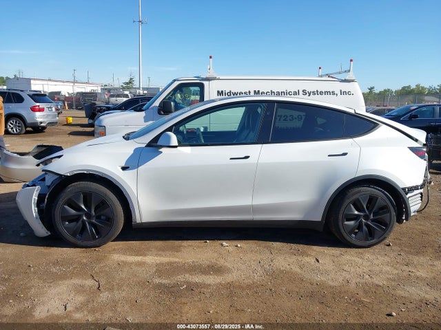 7SAYGDED0SF255028 Tesla Model Y