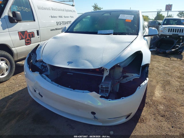 7SAYGDED0SF255028 Tesla Model Y