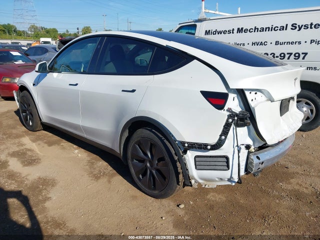 2025 TESLA MODEL Y 7SAYGDED0SF255028 Photo 2