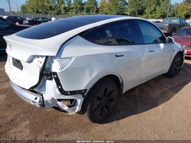 2025 TESLA MODEL Y 7SAYGDED0SF255028 Photo 3