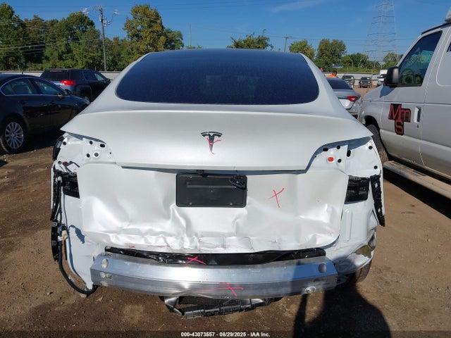 2025 TESLA MODEL Y 7SAYGDED0SF255028 Photo 5