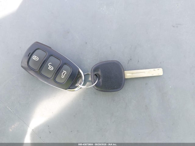 2019 Toyota Camry Le მანქანა იყიდება აუქციონზე, vin: 4T1B11HK2KU743963, აუქციონის ნომერი: 43073604