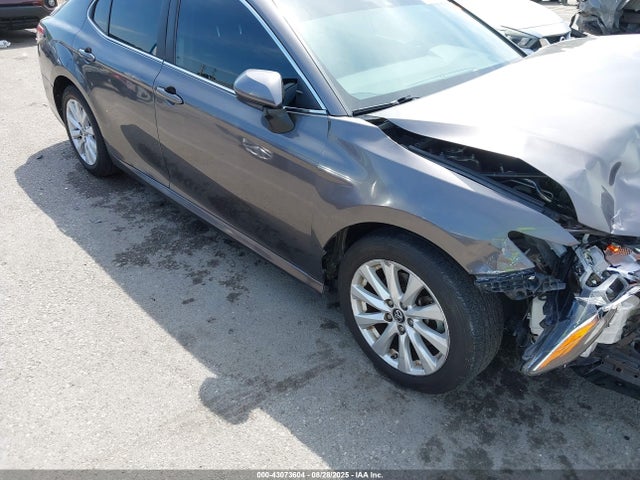 2019 Toyota Camry Le მანქანა იყიდება აუქციონზე, vin: 4T1B11HK2KU743963, აუქციონის ნომერი: 43073604