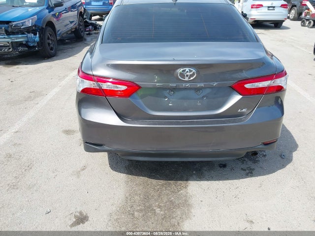 2019 Toyota Camry Le მანქანა იყიდება აუქციონზე, vin: 4T1B11HK2KU743963, აუქციონის ნომერი: 43073604