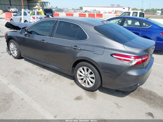2019 Toyota Camry Le მანქანა იყიდება აუქციონზე, vin: 4T1B11HK2KU743963, აუქციონის ნომერი: 43073604