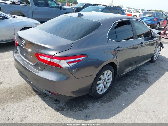 2019 Toyota Camry Le მანქანა იყიდება აუქციონზე, vin: 4T1B11HK2KU743963, აუქციონის ნომერი: 43073604