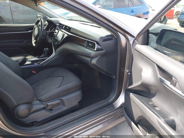 2019 Toyota Camry Le მანქანა იყიდება აუქციონზე, vin: 4T1B11HK2KU743963, აუქციონის ნომერი: 43073604
