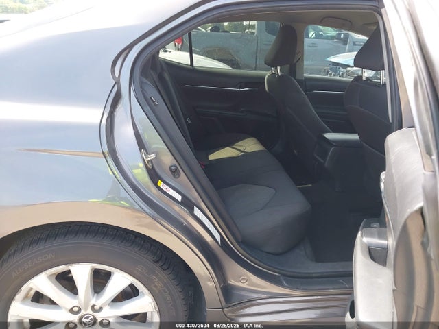 2019 Toyota Camry Le მანქანა იყიდება აუქციონზე, vin: 4T1B11HK2KU743963, აუქციონის ნომერი: 43073604
