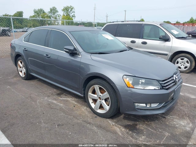 2015 Volkswagen Passat 1.8t Limited Edition მანქანა იყიდება აუქციონზე, vin: 1VWAT7A32FC120383, აუქციონის ნომერი: 43073754