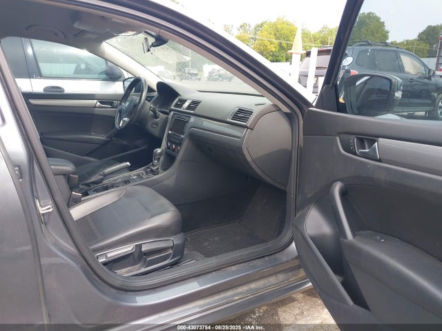 2015 Volkswagen Passat 1.8t Limited Edition მანქანა იყიდება აუქციონზე, vin: 1VWAT7A32FC120383, აუქციონის ნომერი: 43073754