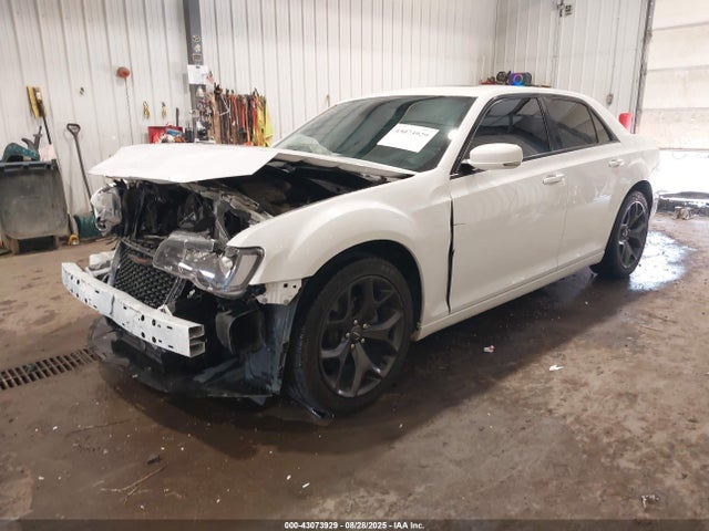 Chrysler 300 2021 2C3CCABG7MH537412 Image 2