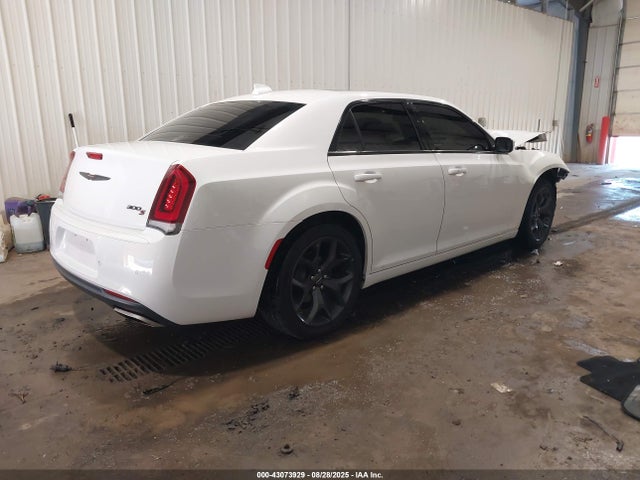 Chrysler 300 2021 2C3CCABG7MH537412 Image 4