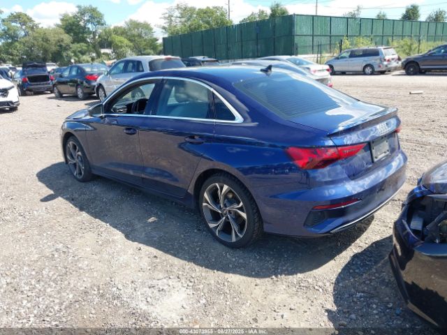 2022 AUDI A3 WAUBUDGY0NA078292 Photo 2