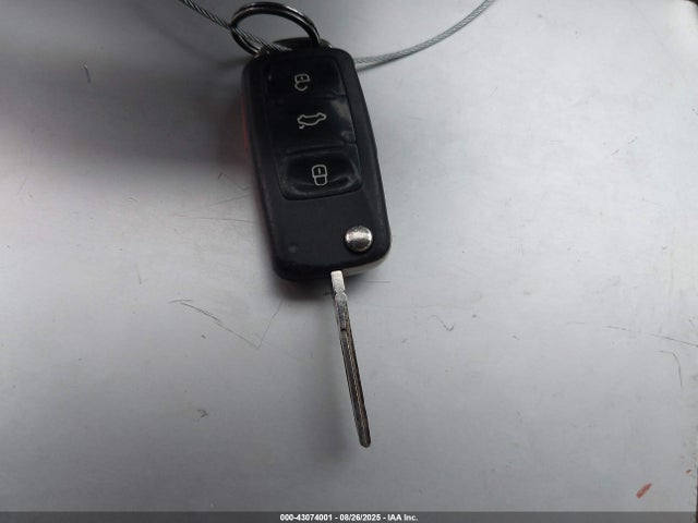 1VWDT7A30HC048177 Volkswagen tsi
