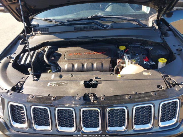 3C4NJDCBXJT180275 Jeep Compass