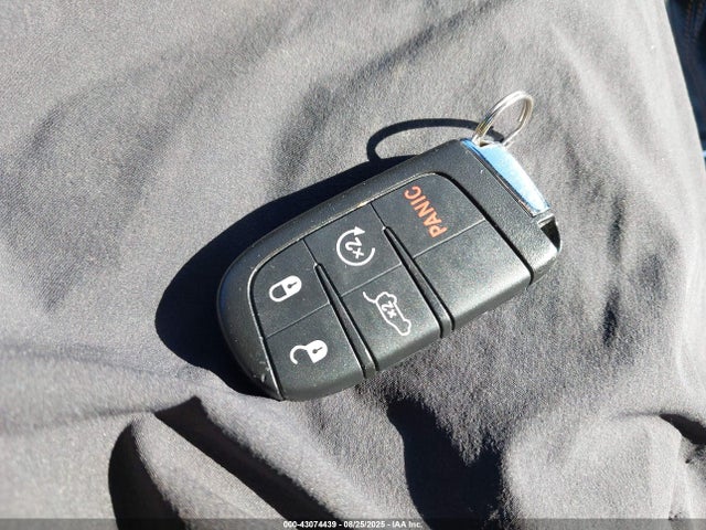 3C4NJDCBXJT180275 Jeep Compass