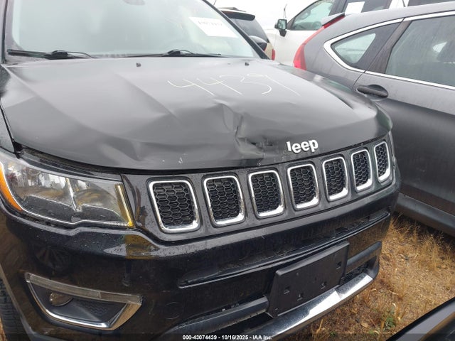 3C4NJDCBXJT180275 Jeep Compass
